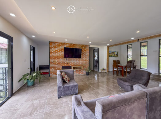 Casa Campestre en venta en Caluce Palmira con rio