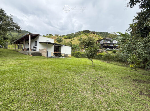 Casa Campestre en venta en Caluce Palmira con rio