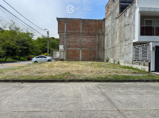Lote esquinero en venta Rincon del Bosque Palmira