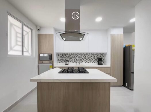 Casa esquinera de lujo en venta en la Estrella Palmira